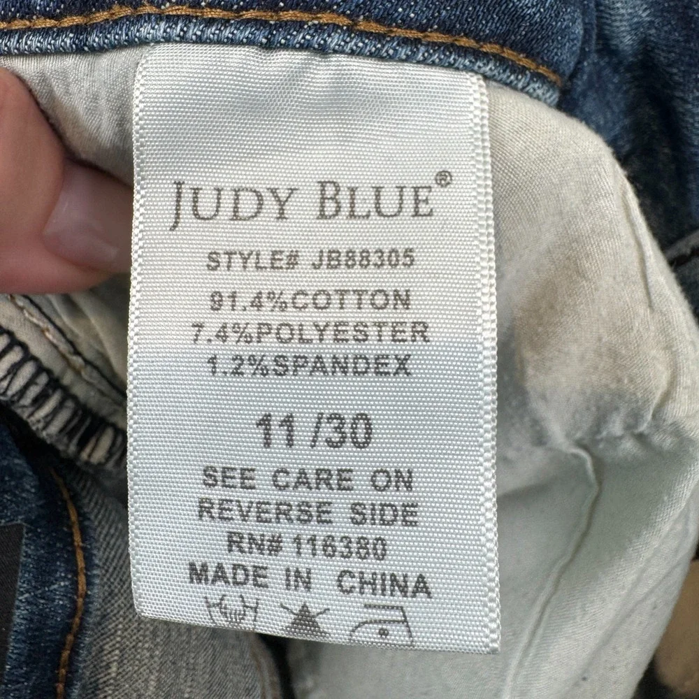 Judy Blue Boyfriend Fit Jean Size 11/30 JB88305 Destroyed Stretch Denim Mid Rise